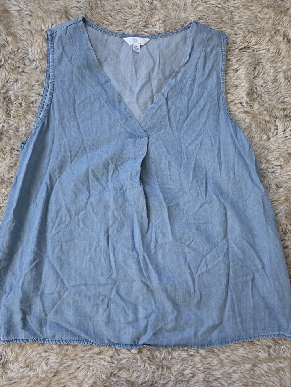 Time and Tru Light Blue Chambray V-Neck Sleeveless Tank Women's Size Medium